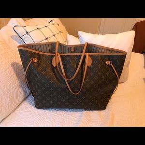 Louis Vuitton tote bag in like new condition.